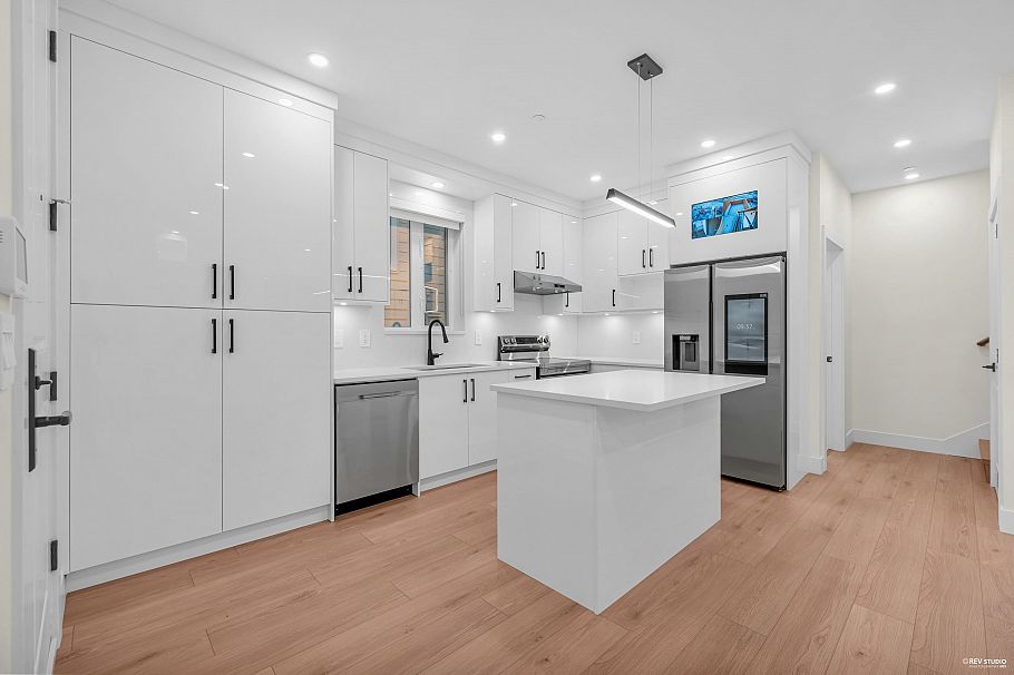 1 3090 Vanness Avenue Vancouver, BC - 5