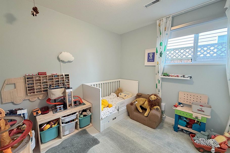 1717 Tatlow Avenue North Vancouver, BC - 27