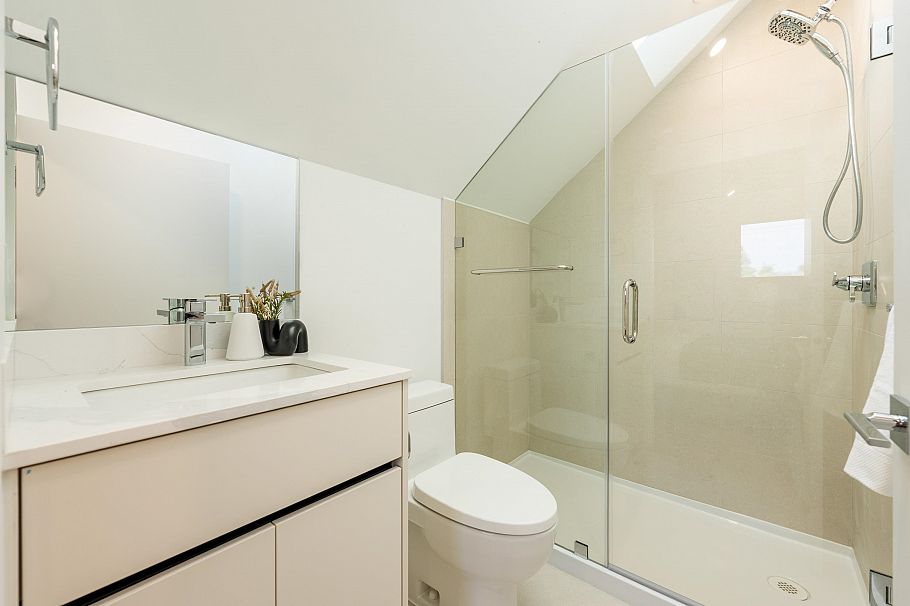 1 6933 Prince Edward Street Vancouver, BC - 31