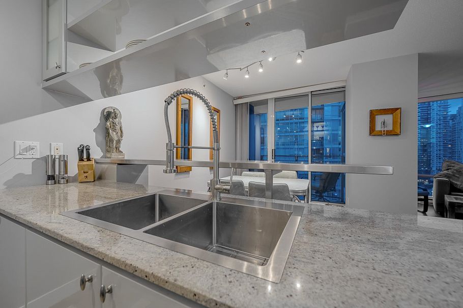 2306 1438 Richards Street Vancouver, BC - 5