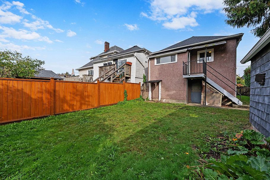 1732 E 3rd Avenue Vancouver, BC - 36