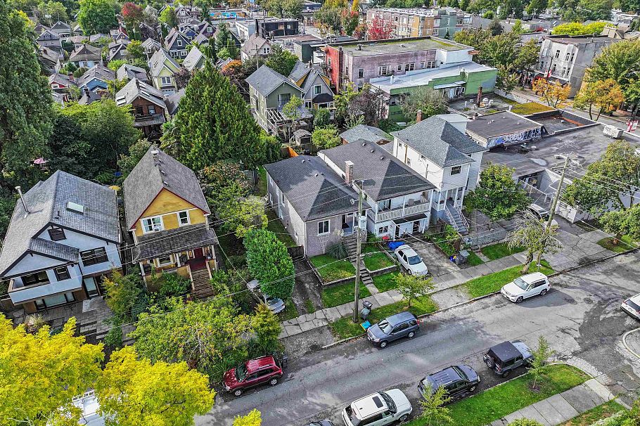 1732 E 3rd Avenue Vancouver, BC - 13