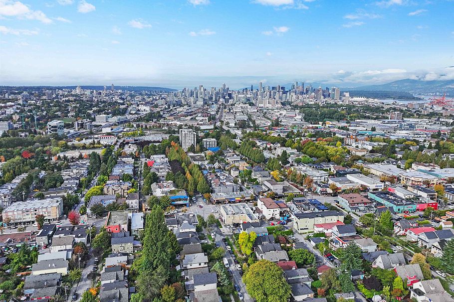 1732 E 3rd Avenue Vancouver, BC - 11
