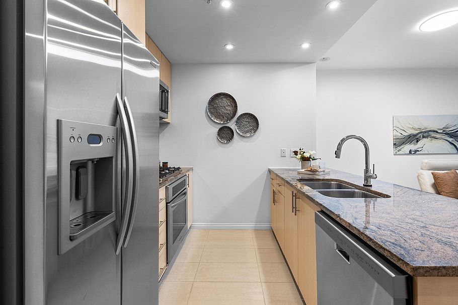 807 1211 Melville Street Vancouver, BC - 10