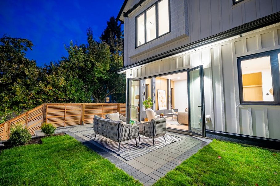 4675 St. George Street Vancouver, BC - 1