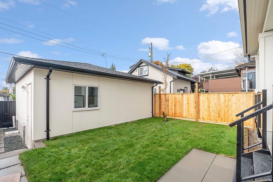 1 6933 Prince Edward Street Vancouver, BC - 36