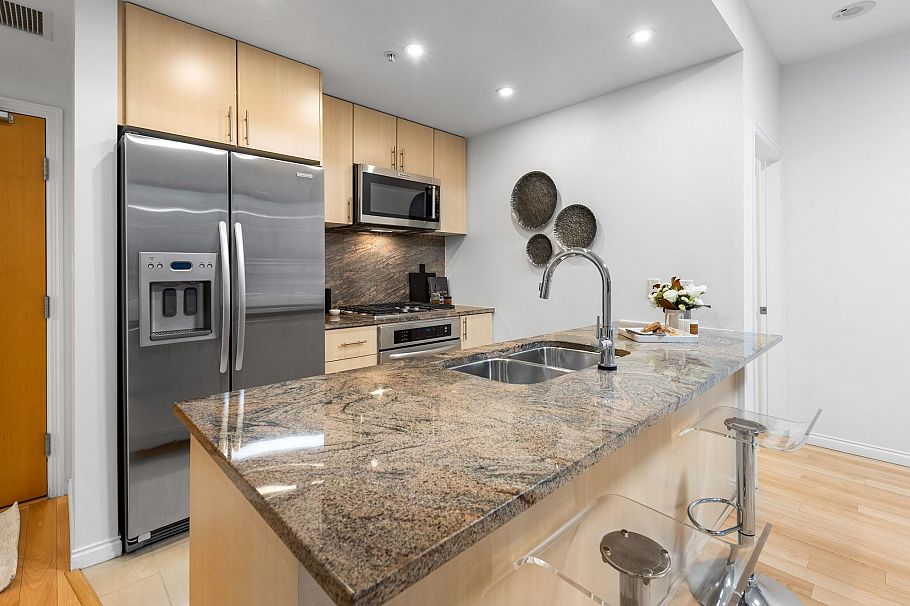 807 1211 Melville Street Vancouver, BC - 9