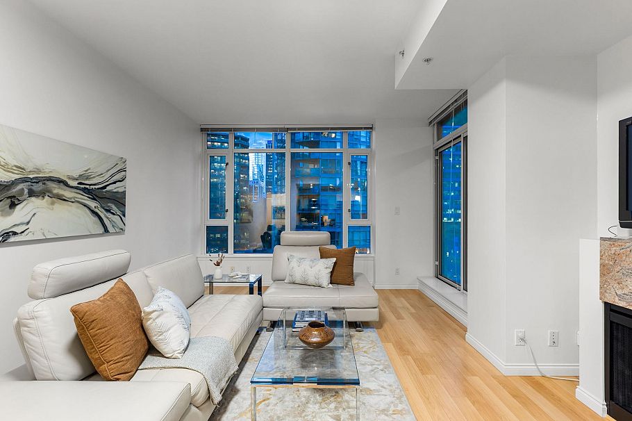 807 1211 Melville Street Vancouver, BC - 3