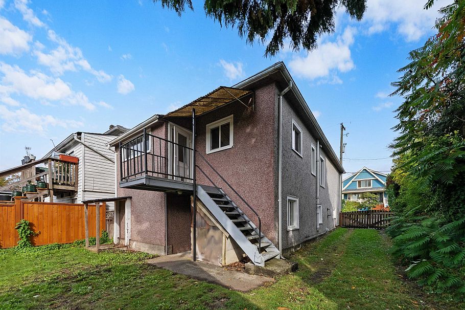 1732 E 3rd Avenue Vancouver, BC - 30