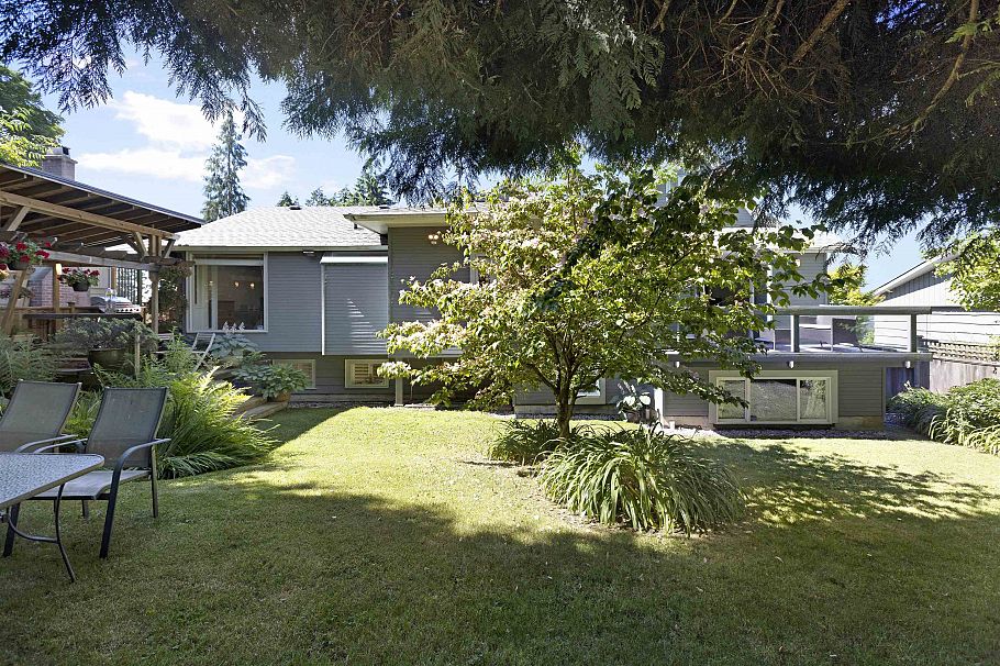 670 Montroyal Boulevard North Vancouver, BC - 34