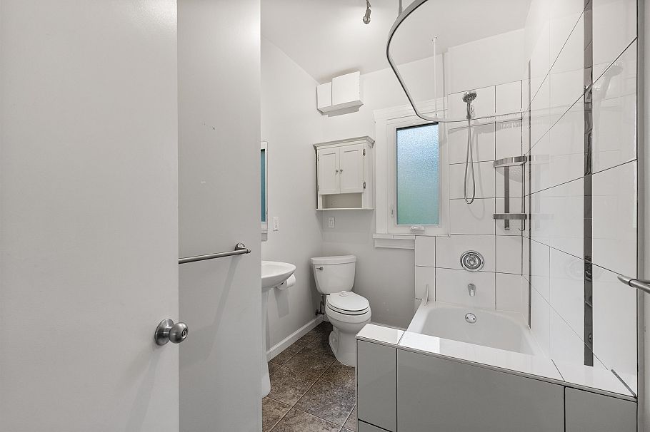 1732 E 3rd Avenue Vancouver, BC - 28