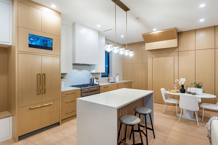 487 E 31st Avenue Vancouver, BC - 5