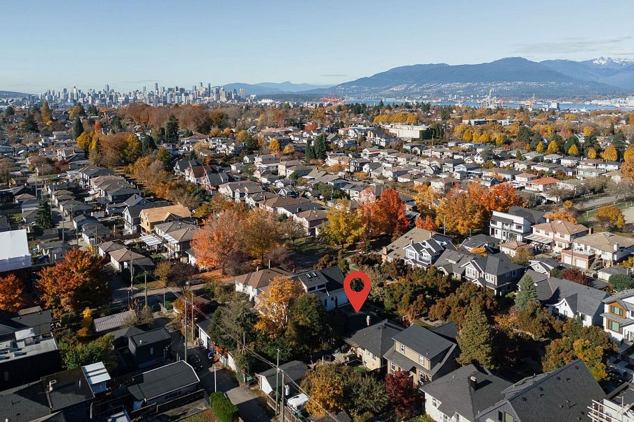 2616 E 4th Avenue Vancouver, BC - 18