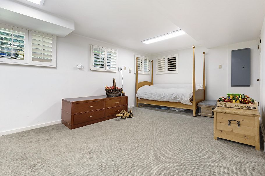 670 Montroyal Boulevard North Vancouver, BC - 25