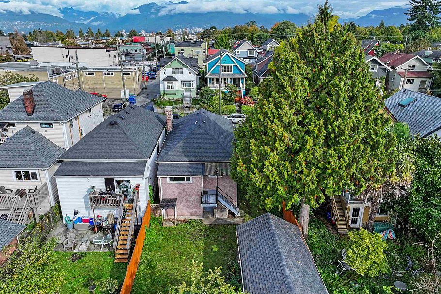1732 E 3rd Avenue Vancouver, BC - 4