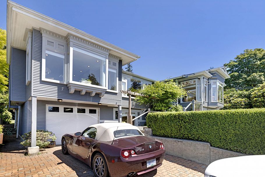 670 Montroyal Boulevard North Vancouver, BC - 37