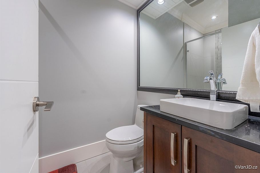 146 W 40th Avenue Vancouver, BC - 18