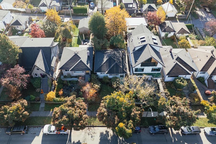 2616 E 4th Avenue Vancouver, BC - 9