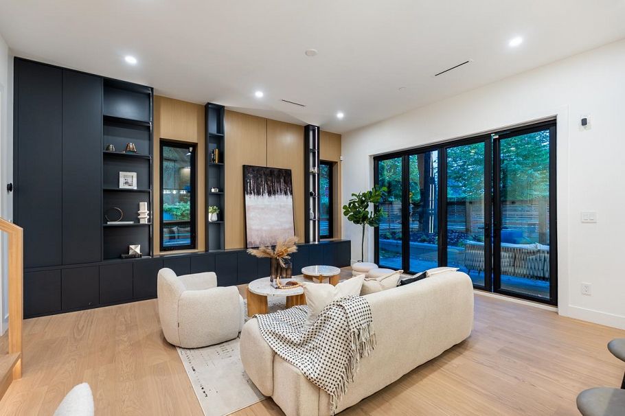 487 E 31st Avenue Vancouver, BC - 1