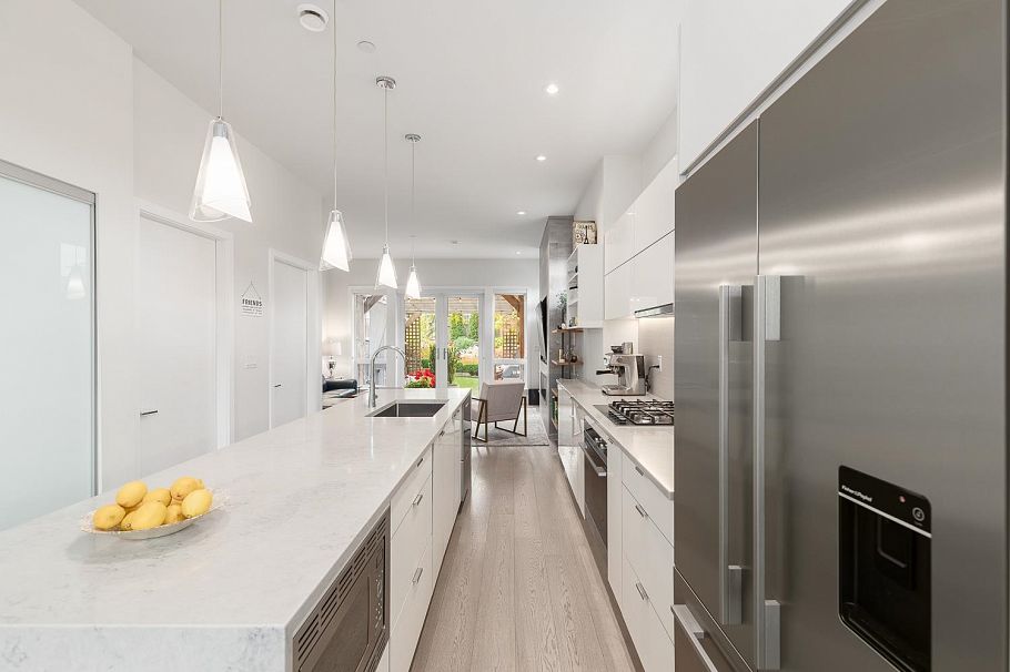 220 E 40th Avenue Vancouver, BC - 9