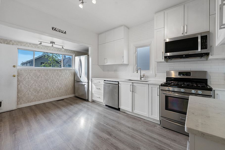 1732 E 3rd Avenue Vancouver, BC - 14