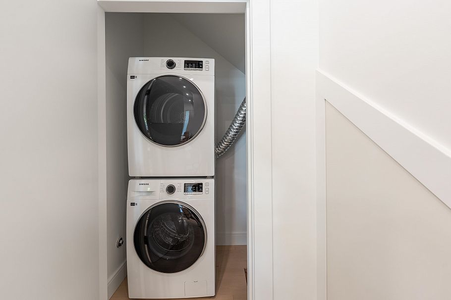 1 6933 Prince Edward Street Vancouver, BC - 18