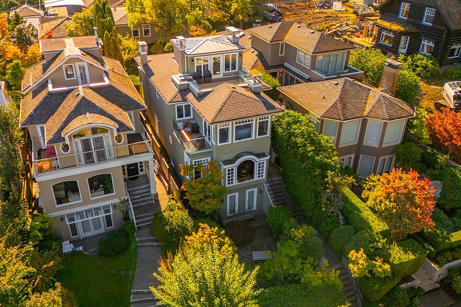 4650 W 2nd Avenue Vancouver, BC - 2