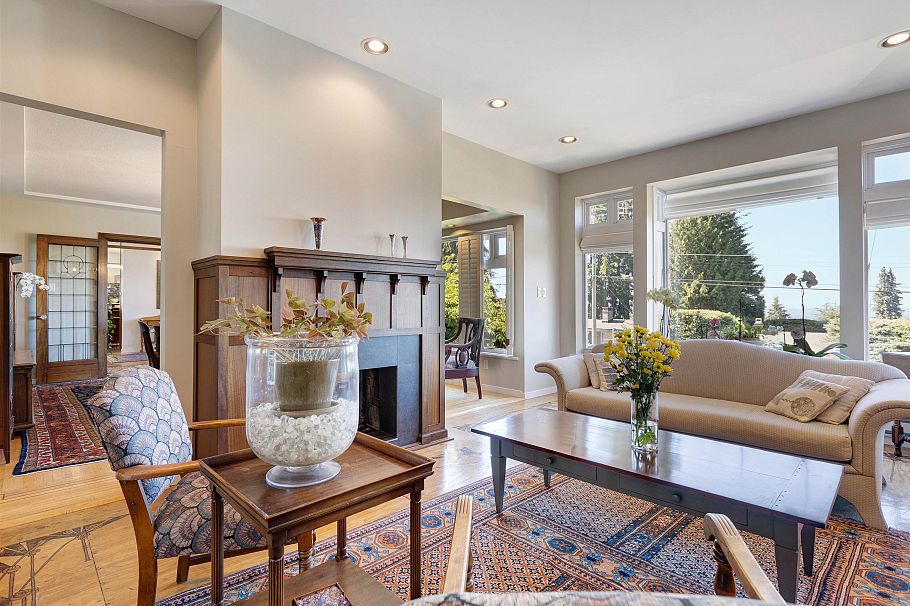 670 Montroyal Boulevard North Vancouver, BC - 9