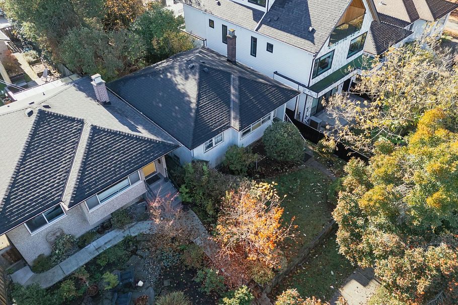 2616 E 4th Avenue Vancouver, BC - 13