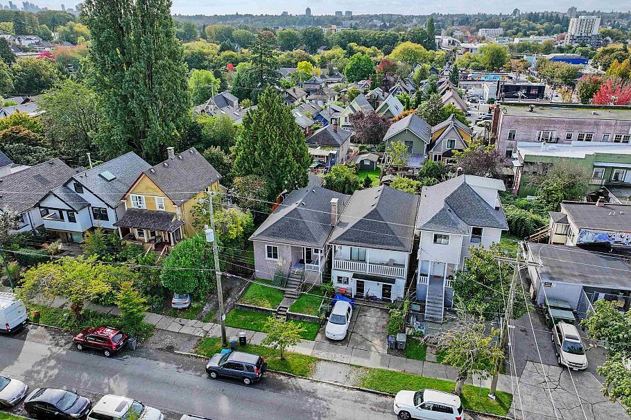 1732 E 3rd Avenue Vancouver, BC - 12