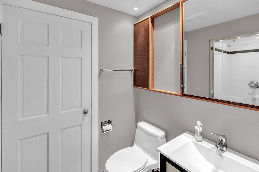 670 Montroyal Boulevard North Vancouver, BC - 22