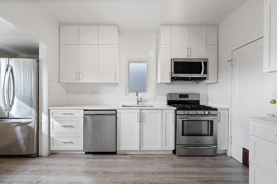 1732 E 3rd Avenue Vancouver, BC - 16