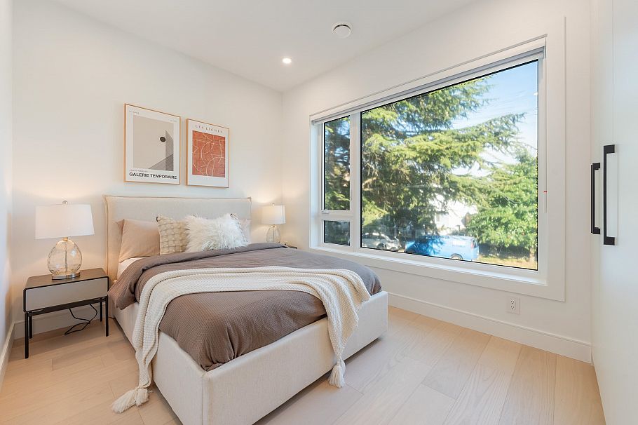 1 6933 Prince Edward Street Vancouver, BC - 25