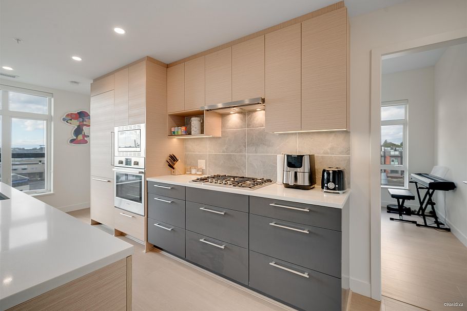 401 8888 Osler Street Vancouver, BC - 2