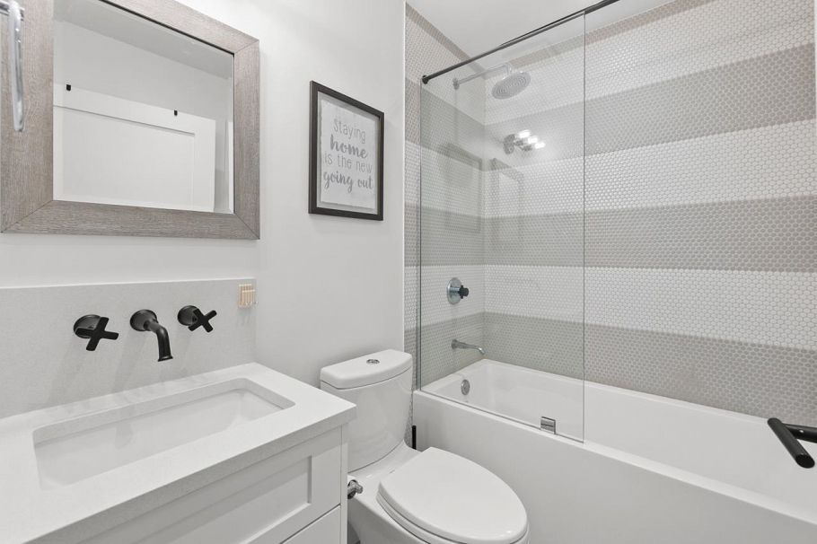 3363 W 15th Avenue Vancouver, BC - 27