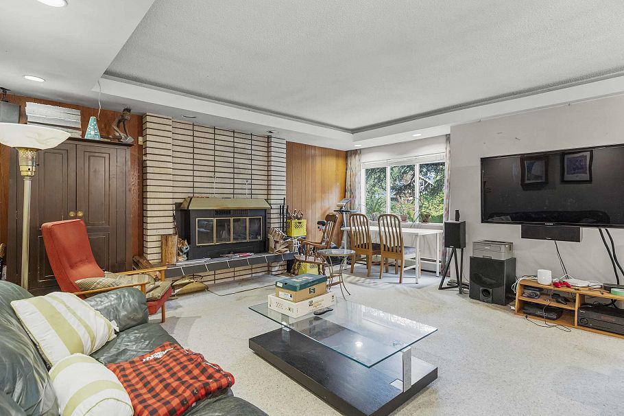 4564 W 11th Avenue Vancouver, BC - 4