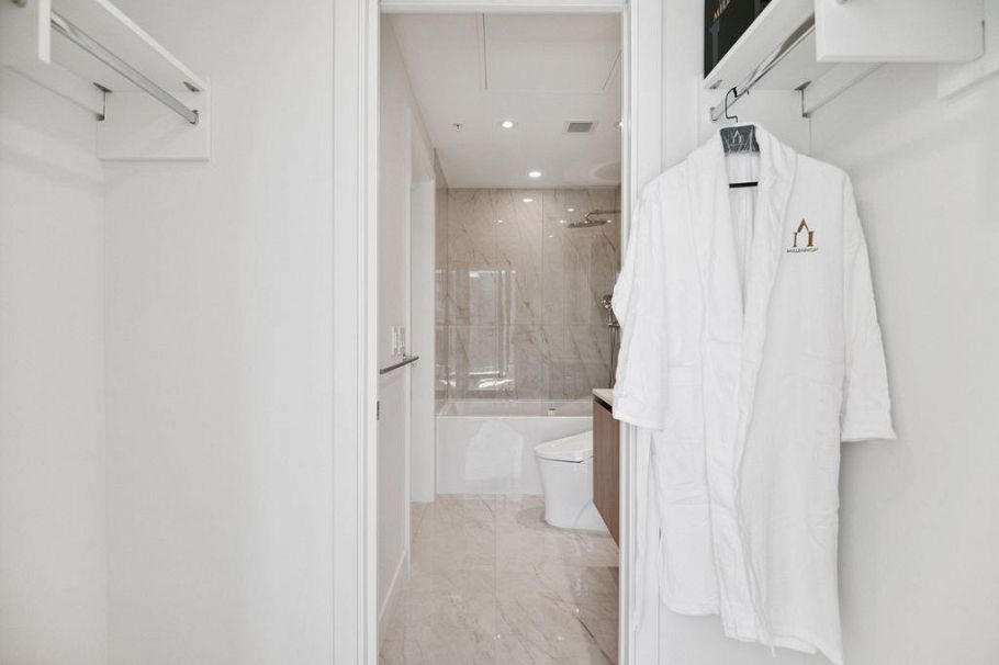 1004 135 E 13th Street North Vancouver, BC - 13