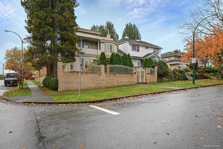 2908 W 30th Avenue Vancouver, BC - 2