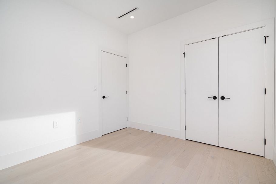 2 2460 Adanac Street Vancouver, BC - 16