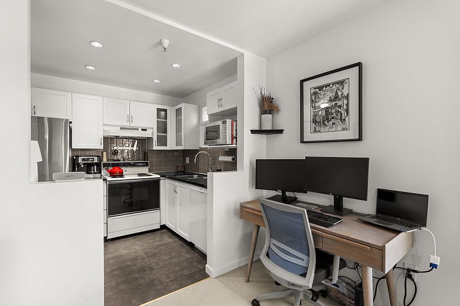 202 1537 Charles Street Vancouver, BC - 5