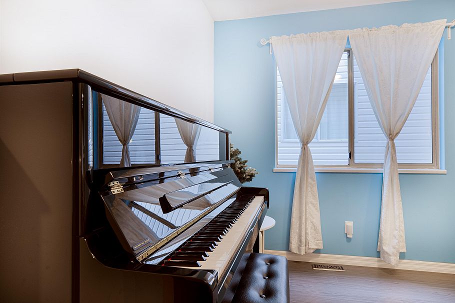 1931 Westview Drive North Vancouver, BC - 33