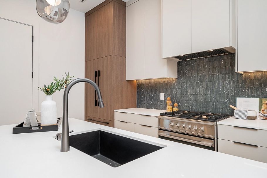 1 2460 Adanac Street Vancouver, BC - 13