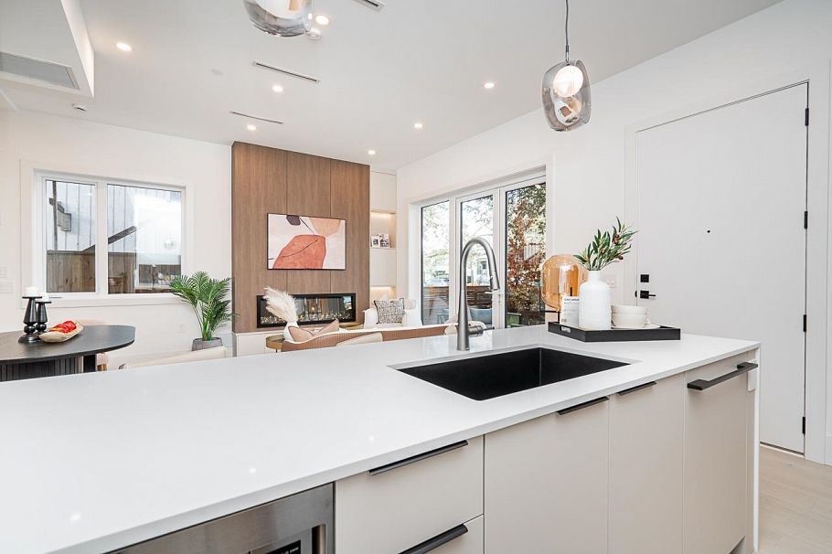 1 2460 Adanac Street Vancouver, BC - 14