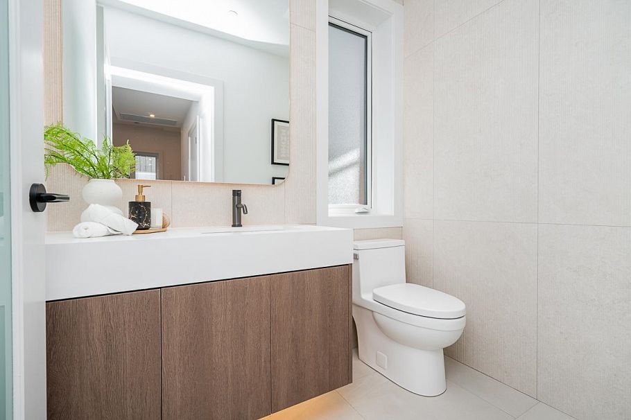 1 2460 Adanac Street Vancouver, BC - 15