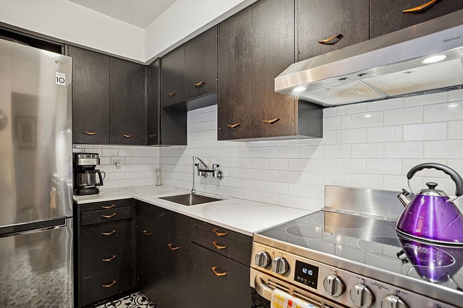 204 1050 Chilco Street Vancouver, BC - 5