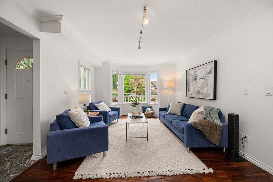 262 E 10th Street North Vancouver, BC - 3