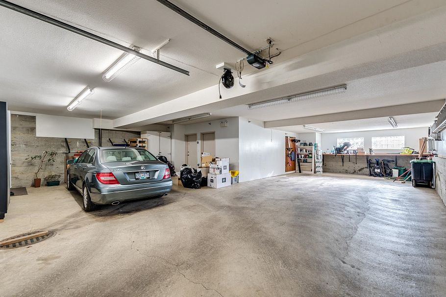 2352 W 7th Avenue Vancouver, BC - 32