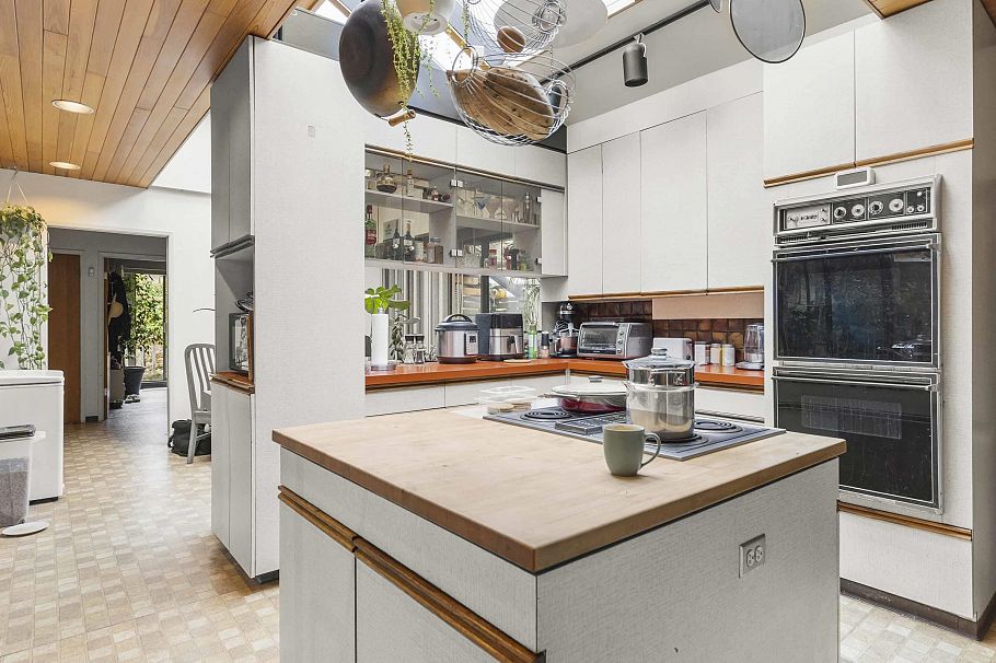 4564 W 11th Avenue Vancouver, BC - 10