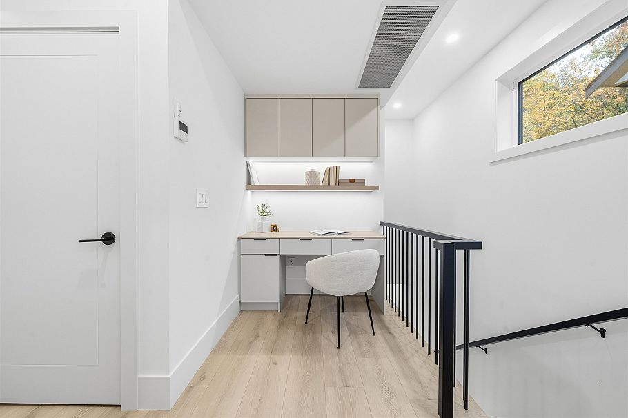 323 N Kamloops Street Vancouver, BC - 16