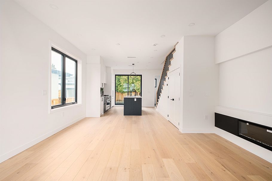 8088 Laurel Street Vancouver, BC - 3